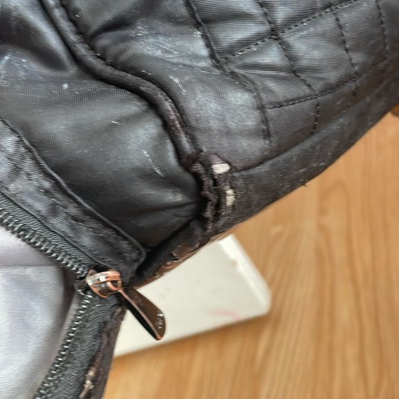 Lug with long crossbody strap large bag - Picture 6 of 8